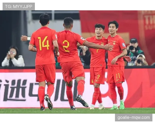 中国男足集结备战世预赛关键战 中国男足集结备战世预赛关键战